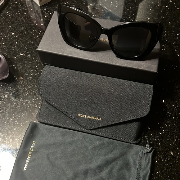 Dolce & Gabbana sunglasses - Picture 15 of 17